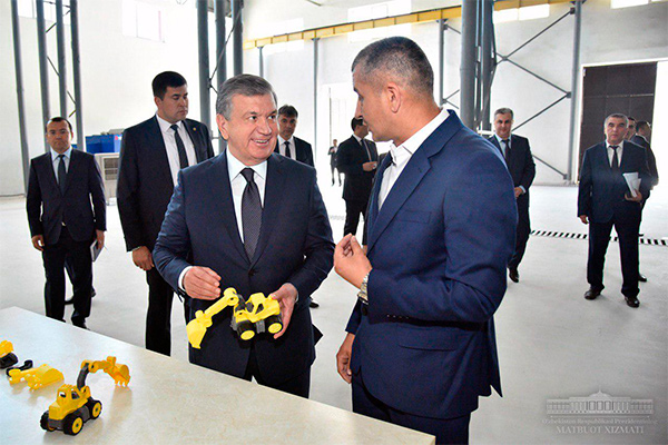 Президент ознакомился с производством игрушек