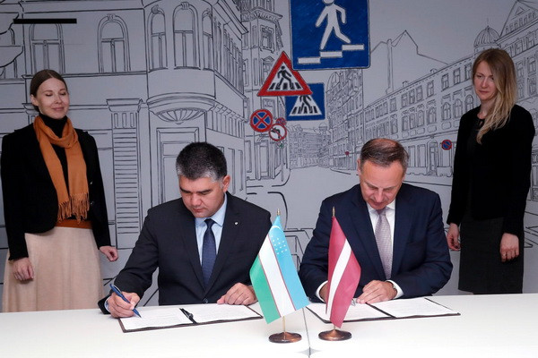 A communique was signed on cooperation in the field of transport between the countries of Central Asia and Latvia