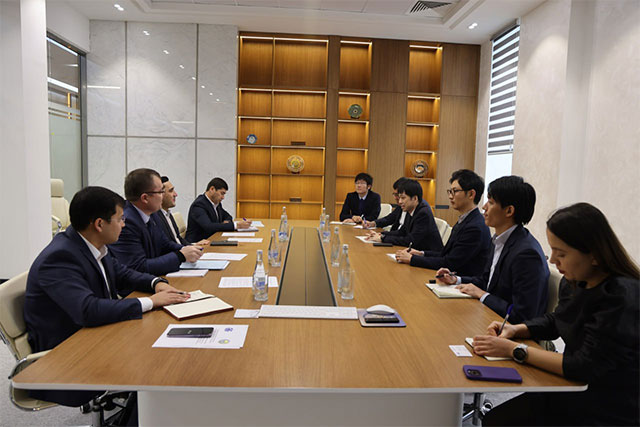 A meeting with representatives of JOGMEC Corporation takes place