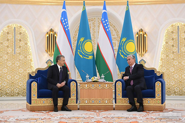 Президенты Узбекистана и Казахстана обсудили актуальные вопросы практического взаимодействия