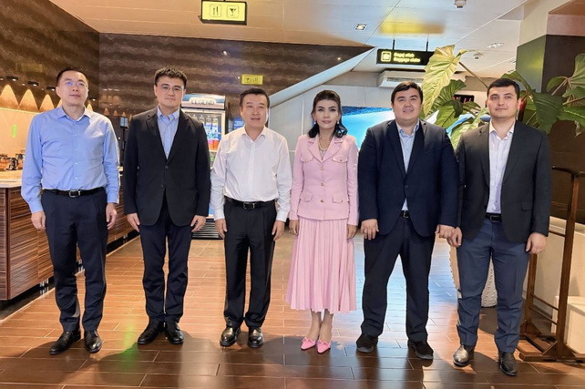 Chinese Delegation Led by Minister Ni Hong Arrives in Uzbekistan