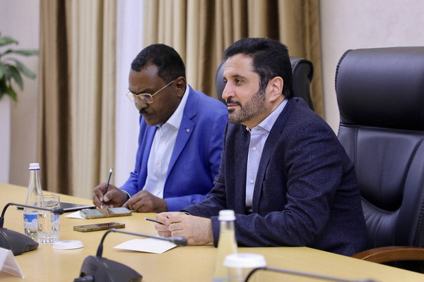 Uzbek Investment and Trade Minister hold a meeting with the Executive Director of Qatar National Cement Company