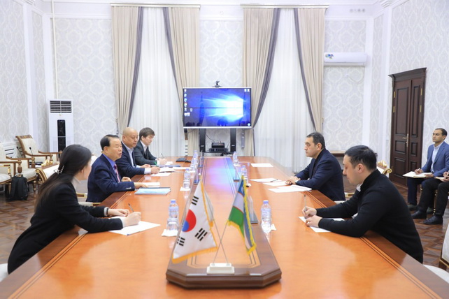 Plans Announced to Develop the International Korean University in Ferghana and Improve Student Conditions