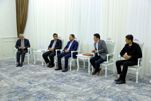 A meeting takes place between the Chairman of the Chamber of Commerce and the First Deputy Chairman of the Chamber of Commerce and Industry of Oman
