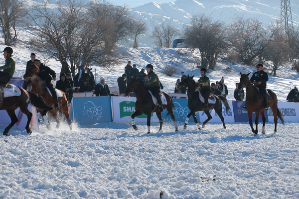 В Бостанлыкском районе прошел турнир по снежному поло «Snow Polo Amirsoy CUP-2022»