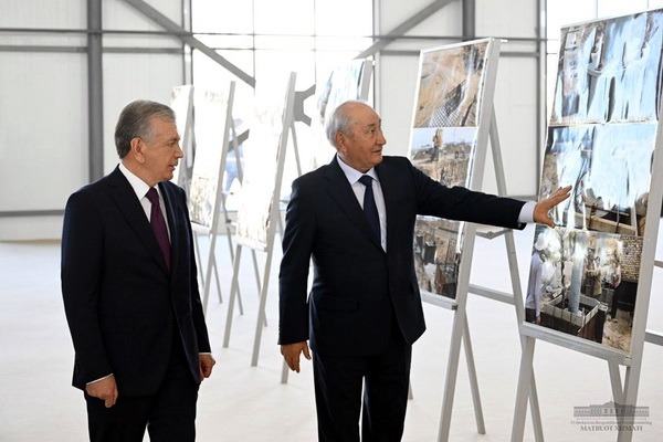 Шавкат Мирзиёев ознакомился с выставкой юрт в Нукусе