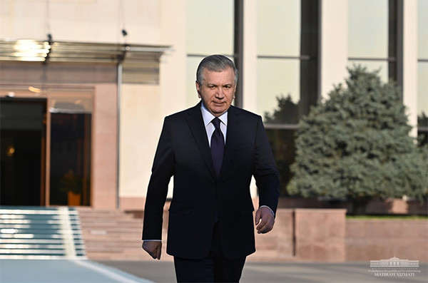 Президент Узбекистана отбыл в Казахстан