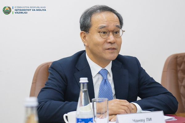 The issues of cooperation with KDI on the “Knowledge Exchange Program” are considered