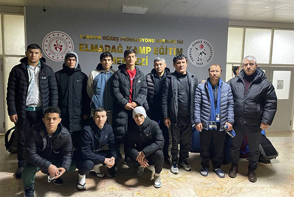 Молодёжную сборную Узбекистана по спортивной борьбе вывели из очага землетрясения