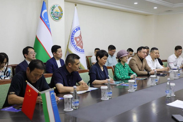 A meeting with a representative delegation from China takes place at the Uzcharmsanoat Association