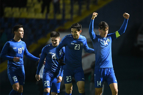 Футболисты Узбекистана победили сборную Казахстана