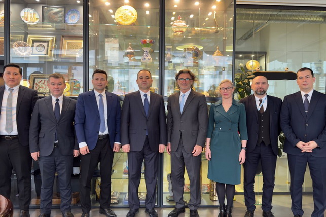 Глава таможенного комитета Узбекистана обсудил с IRU упрощение транзитных процедур в Женеве