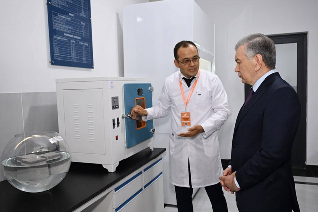 Президент ознакомился с производством газобетонных блоков на заводе «Мегатон»