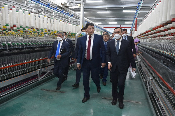 A delegation of the Kyrgyz Republic visits a number of factories and plants in the city of Tashkent