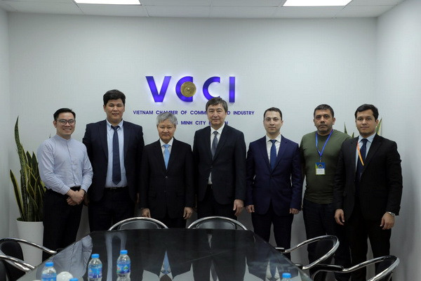 A business delegation from Uzbekistan visits Vietnam
