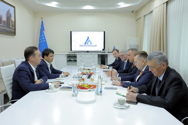 Meeting held between the management of Uzkhimyoasanat and Air Products and Chemicals