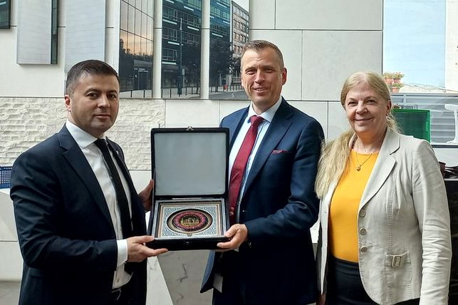 Uzbekistan’s Pharmaceutical Development Agency meets with Egis Pharmaceuticals leadership in Hungary