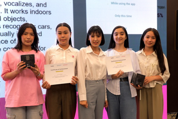 Девушки Узбекистана разработали 83 социальных мобильных приложений