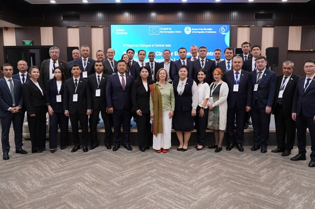 Сенат Узбекистана проводит диалог по циркулярной экономике в ЦА