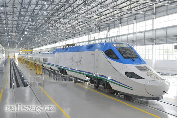 «Узбекистон темир йуллари» с 1 февраля повысит тарифы на поезда «Afrosiyob» на 15%