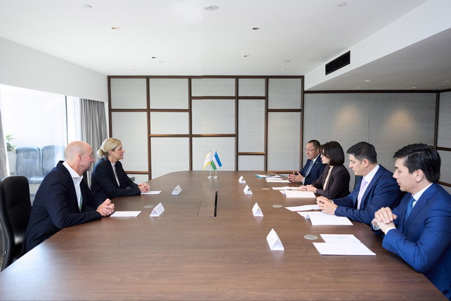 Делегация Узбекистана встретилась с Президентом МОК Кирсти Ковентри в Сингапуре