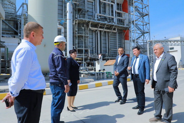 Senators Study Measures to Reduce Air Pollution Navoi Region