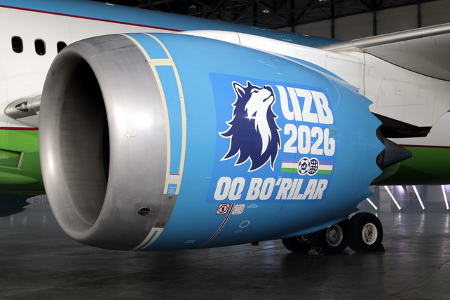 Uzbekistan Airways Unveils Football-Themed Dreamliner in Support of National Team
