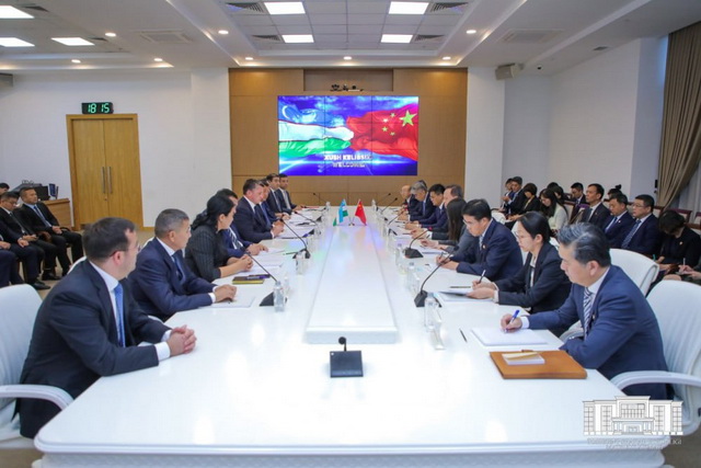 Tashkent mayor holds talks with Chinese delegation