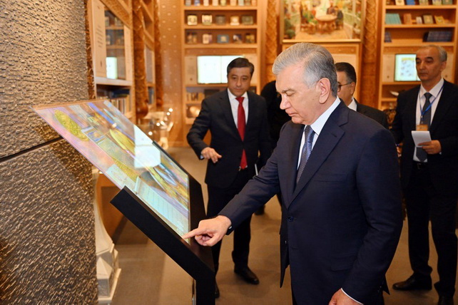 Президент ознакомился с ходом работ в Центре исламской цивилизации