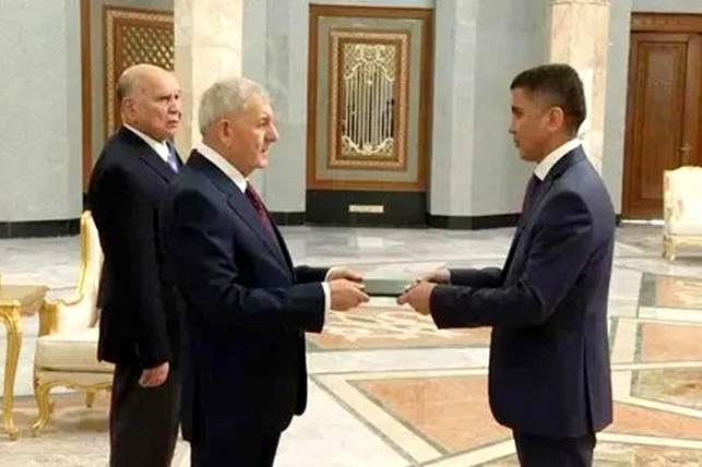 New Uzbek Ambassador Presents Credentials to President of Iraq