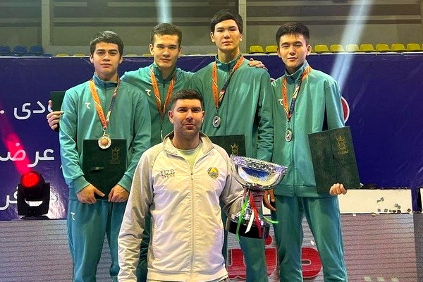 Командные соревнования Кубка мира по фехтованию прошли успешно для отечественных атлетов