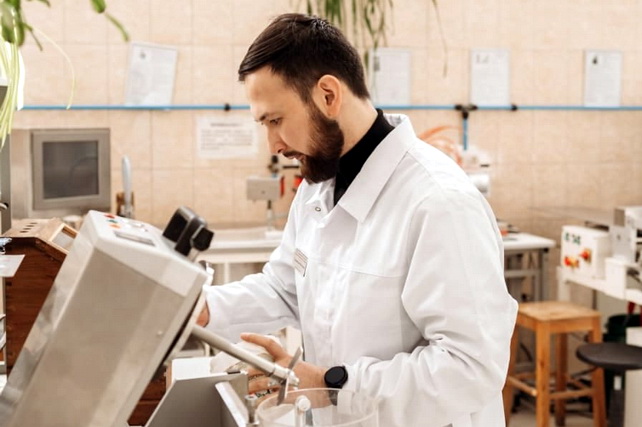 ​​​​​​​Студент из Узбекистана разработал технологию производства бумаги из хлопка