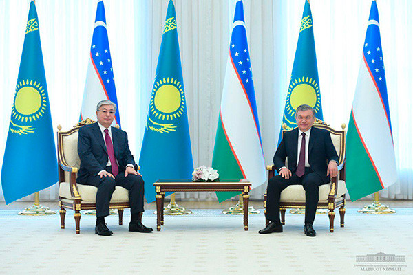 Президенты Узбекистан и Казахстана провели переговоры в узком формате
