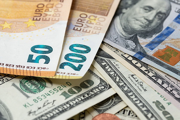 The rates of dollar and the euro soared against the soum