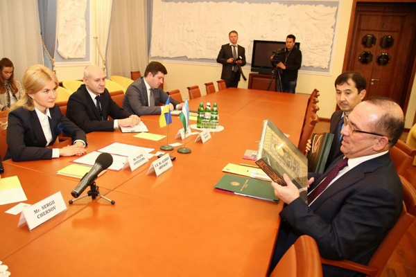 Посол Узбекистана провел переговоры с главой Харьковской области