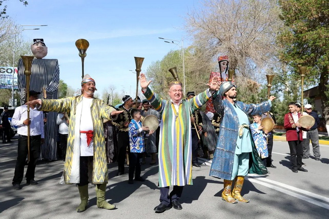 Humor and Eastern Cuisine Festivals Delight Visitors in Bukhara