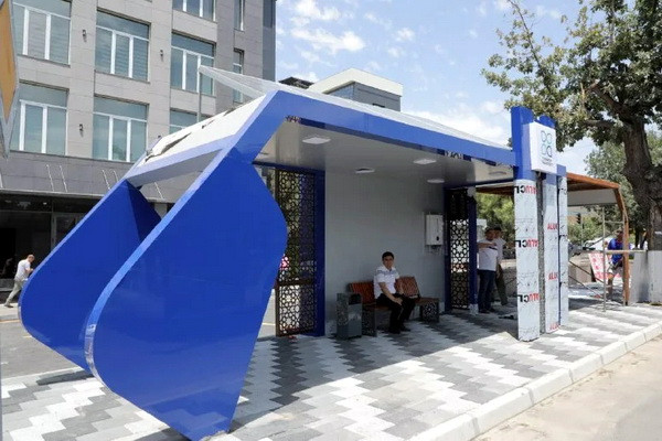 В Ташкенте появилась солнечная автобусная остановка
