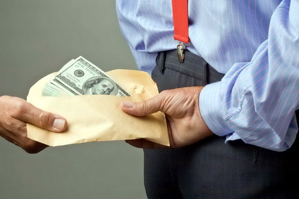 A bonus to be paid to persons. who report the facts of offenses in the field of financial control