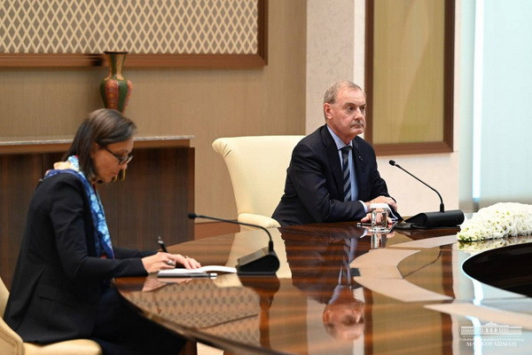 Президент Узбекистана принял спецпосланника ЕС