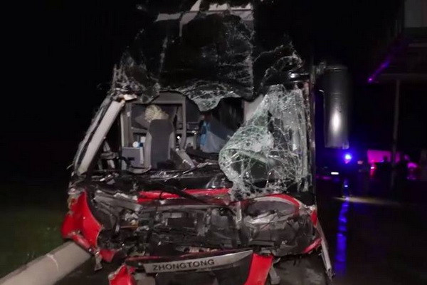 В ДТП с туристическим автобусом в Самаркандской области погиб один человек