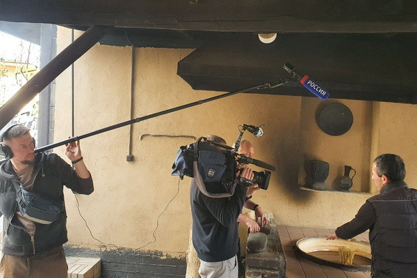 The creative team of the Russian TV program "Vesti Nedeli" in Uzbekistan