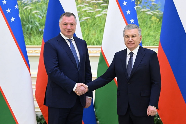 Shavkat Mirziyoyev discusses construction sector cooperation with Marat Khusnullin