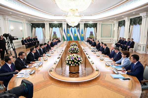 Президенты Узбекистана и Казахстана провели первое заседание Высшего межгосударственного совета