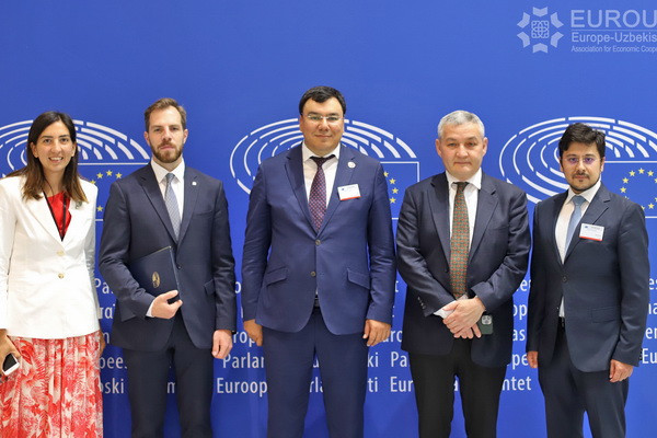 Азиз Абдухакимов провел встречу с членами Европейского парламента в здании Европарламента