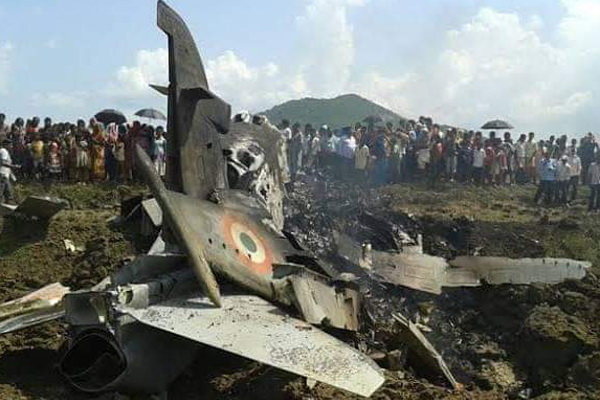 Pakistan says it downed 2 Indian warplanes, captured pilot