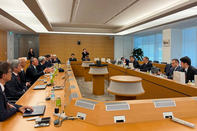 Uzbekistan and FUJIFILM System Services Expand Cooperation in IT and Digital Education