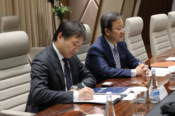 A meeting was held between the Minister of Energy and the Ambassador of Japan