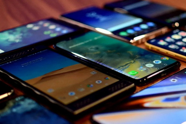 Узбекистан за 3 месяца импортировал 700 283 телефонов