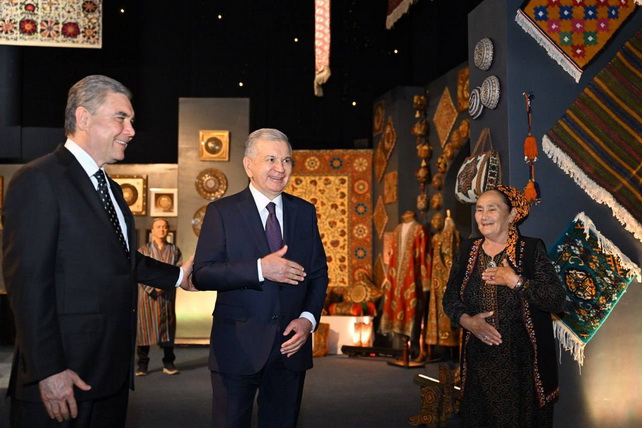 Leaders of Uzbekistan and Turkmenistan visit the "Mirages of Time" exhibition