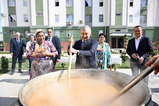 Shavkat Mirziyoyev Visits the “Yangi Uzbekistan” Residential Complex Under Construction in Surkhandarya Region